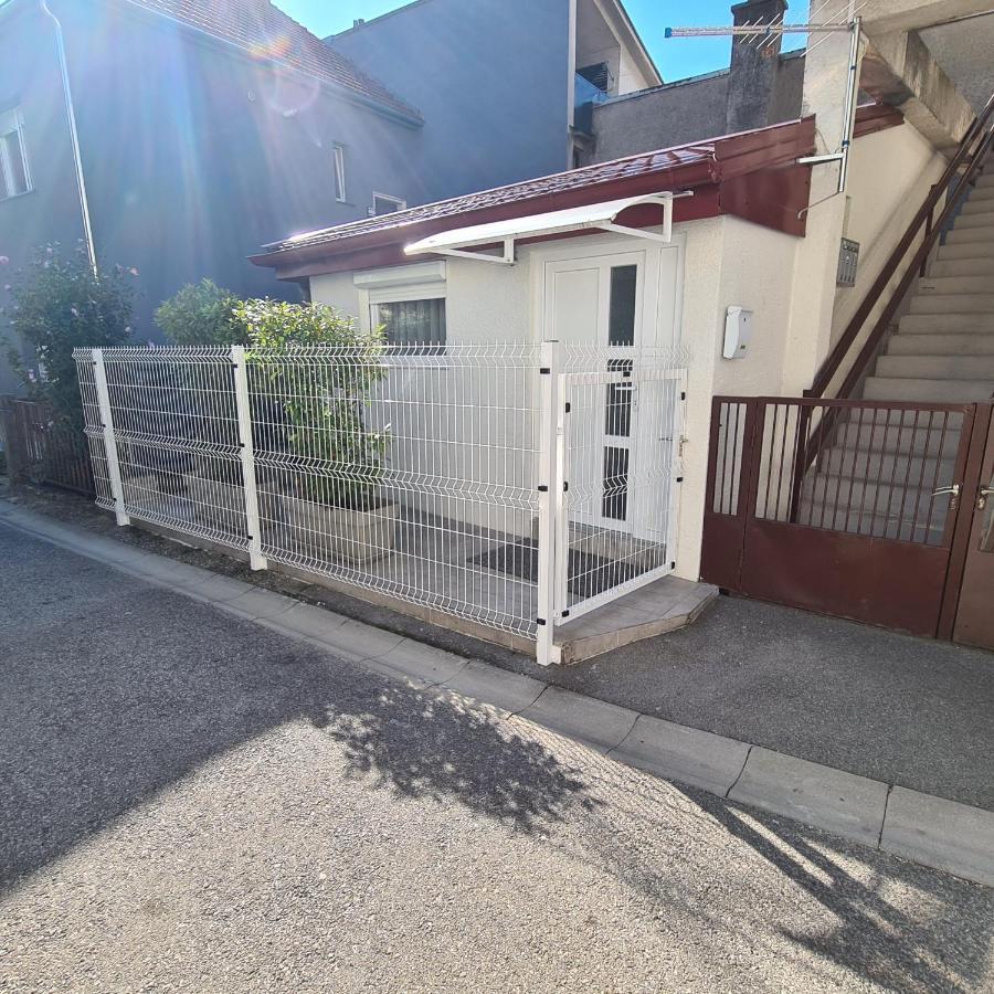 Cozy Studio Apartment Tian In Загреб Екстериор снимка